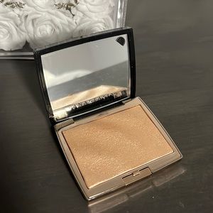 Anastasia Beverly Hills x Amrezy highlighter